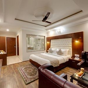 Club Room River View